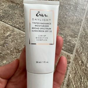 NEW Ever Daylight light shade Radiance Tinted Moisturizer SPF 32 with LSR10®